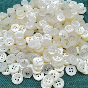 18L <span class=keywords><strong>4</strong></span> Lỗ Trắng Mẹ Của Ngọc Trai Shell Nút 1.9Mm-2.0Mm Độ Dày, Tự Nhiên Real MOP Shell Nút Cho Áo Sơ Mi - Product Image 2