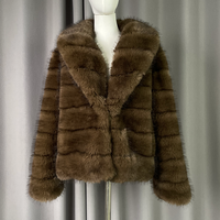 Großhandel Einzelhandel Winter Damen Thermo-Kunstpelz-Trenchcoats Kurze Modische Faux-Sabel-Pelz Umweltfreundliche Hochwertige V-förmige Mäntel