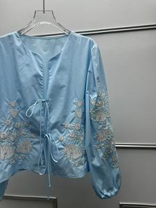Camisa de Manga Larga Estilo Francés para Mujer, Blusa Elegante con Bordado Floral Azul, Corte Holgado y Ajustado - Product Image 3