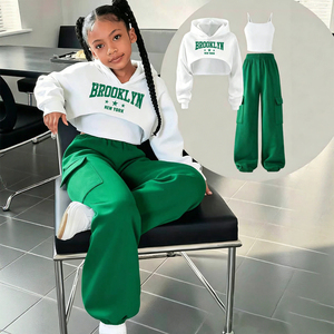 Conjunto de 3 Piezas para <span class=keywords><strong>Niñas</strong></span> Adolescentes: Sudadera Corta con Letras, Camiseta Blanca sin Mangas, <span class=keywords><strong>Pantalones</strong></span> <span class=keywords><strong>Jogger</strong></span> Cargo con Múltiples Bolsillos, Ropa Casual Infantil - Product Image 1
