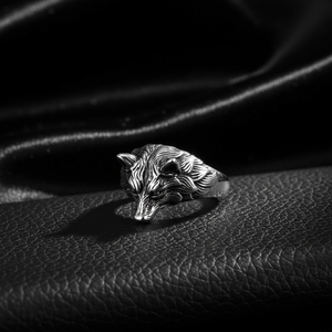 Bague personnalisée en acier inoxydable 316 avec tête de loup gothique pour homme et femme, large bande, textures contrastées, style punk sombre élégant - Product Image 1