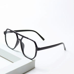 Lunettes pour hommes à monture carrée rétro, matériau PC noir, protection contre la lumière bleue, verres plats, lunettes de performance - Product Image 4