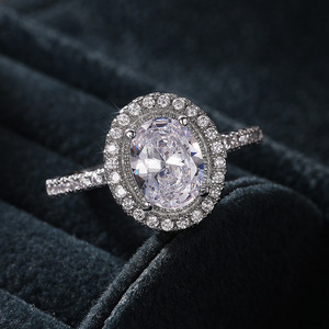 Anello a Forma Ovale Stile Matrimoniale per Donne - Product Image 1