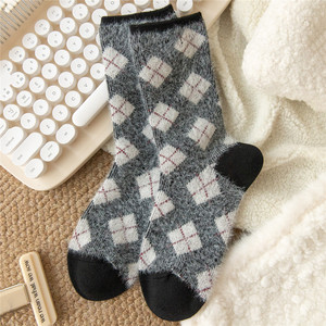 原宿女性靴下かわいいかわいい面白い刺繍動物綿靴下ユニセックスカジュアルストリート暖かい Calcetines Mujer 靴下 - Product Image 4