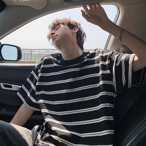 T-shirt court homme en tissu mélangé synthétique écologique à rayures color block, style japonais rétro, tendance jeune, polyvalent, col classique, pour l'été - Product Image 2