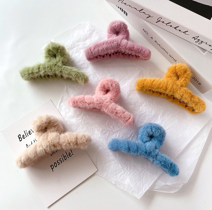 Оптовая продажа, Элегантные корейские зимние пушистые однотонные плюшевые заколки для волос в виде акулы для женщин и девочек, аксессуары для волос