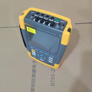 Analyseur de qualité d'alimentation et d'énergie Fluke 435 Série II, triphasé 600V 100A avec fonction de mesure pour les tests électriques - Product Image 2