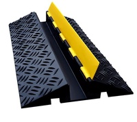 Vente chaude 3 canaux Heavy Duty Speed Bump Cable Protector PVC Cover Rampe en caoutchouc Usage industriel Application routière Fabriqué en plastique