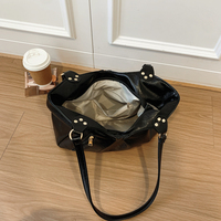 Sac fourre-tout rétro en PU pour femme, texture douce, grand sac à bandoulière avec pompon décoratif