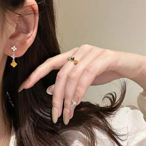 Pendientes de Plata de Ley S925 con Trébol de Cuatro Hojas, Pendientes Colgantes con Incrustaciones de Diamantes de Colores, Accesorio de Moda Dulce y Elegante - Product Image 2