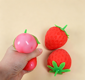 Juguete Blandito de Fresa Kawaii, Pelota Antiestrés de PU, Juguete Sensorial Realista con Forma de Fruta para Niños y Adultos, Regalo - Product Image 3