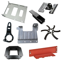 Module utilitaire compact en tôle pour conversion de fourgonnette Sprinter, avec cuisine intégrée et porte-cellule humide