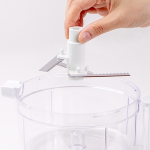 Hachoir manuel tout-en-un multifonctionnel, trancheuse à légumes, râpe avec séparateur d'œufs pour la préparation culinaire - Product Image 2
