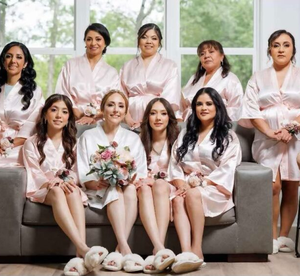 Kimono corto <span class=keywords><strong>de</strong></span> lujo <span class=keywords><strong>de</strong></span> seda satinada para mujer con manga tres cuartos, ropa <span class=keywords><strong>de</strong></span> dormir, vestido <span class=keywords><strong>de</strong></span> <span class=keywords><strong>novia</strong></span>, bata <span class=keywords><strong>de</strong></span> dama <span class=keywords><strong>de</strong></span> honor, pantuflas blancas cruzadas <span class=keywords><strong>y</strong></span> suaves. - Product Image 6