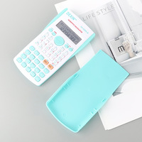 Calculatrice Scientifique Numérique Multifonctionnelle pour Étudiants, Ordinateur Coloré avec Fonctionnalités pour Examens, Alimentation Solaire, en Plastique, Calendrier de Bureau