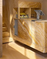 Pierre de travertin naturel de luxe, dorée, à veines horizontales, trous naturels, surface polie, découpée sur mesure pour la salle à manger, revêtement extérieur