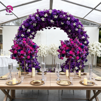 Arrangement floral violet, rangée de fleurs rose fuchsia et violet, boule de fleurs pour la décoration de table de mariage, mariage, décoration de la mariée