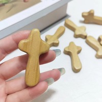 Glatt poliertes Naturholz-Handkreuz, Taschen-Gebetskreuz, religiöses Holzkreuz, Trost-Ornament für Gläubige, Großhandelslieferung