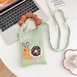 Vente chaude : Porte-monnaie en peluche tricotée mignon et dessin animé, petit sac à main polyvalent, pratique pour les sorties, les voyages, sac pour téléphone portable - Product Image 6