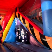 Château gonflable commercial compact avec toboggan pour événements et locations de fêtes pour enfants