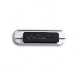 Placa de Identificación de Oficina Indeformable, Económica, Negra, con Imán Reciclado y Pin Metálico, Personalizable - Product Image 4