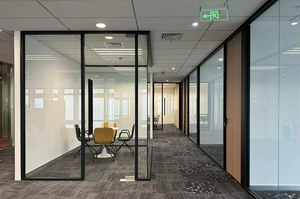 Cao cấp Frameless toàn cảnh văn phòng kính phân vùng kép Tempered Kính an toàn đầy đủ chiều cao thương mại cấp ngăn - Product Image 3