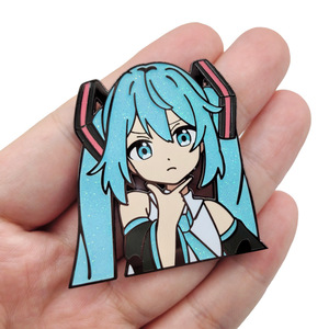 Prodotti di animazione all'ingrosso <span class=keywords><strong>Miku</strong></span> ragazze Figure perni in lega di metallo cartone animato Anime spilla spilla distintivo sacchetto di stoffa decorazione regalo - Product Image 1