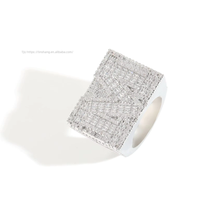 Anillo Cuadrado para Hombre con Alfabeto Inglés Estilo Hip-Hop, Anillo de Cobre de Alta Gama con Incrustaciones de Circonio - Product Image 1