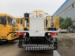 Camion pulvérisateur de bitume professionnel de moyenne capacité avec réservoir isolé et contrôle automatique du pulvérisation pour la construction de routes en asphalte - Product Image 5