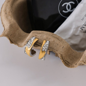 Boucles d'oreilles en forme de C serties de diamants, or 18 carats, acier inoxydable, taille brillant rond, pour un usage quotidien, pour femmes - Product Image 2