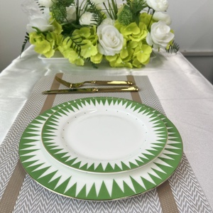 Ensemble d'assiettes en porcelaine fine du fabricant professionnel ensembles de vaisselle de style moderne géométrique vert à bords dorés - Product Image 2