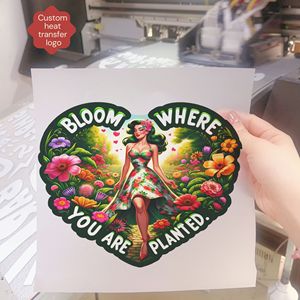 Nhà Máy bán hàng trực tiếp tùy chỉnh màn hình in chuyển Plastisol không thấm nước có thể giặt Truyền nhiệt thiết kế Pet sắt Sticker T-Shirts - Product Image 1