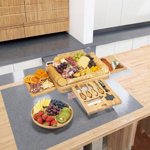<span class=keywords><strong>Plateau</strong></span> à fromages en bambou <span class=keywords><strong>de</strong></span> petite taille avec ensemble <span class=keywords><strong>de</strong></span> couteaux en acier inoxydable, écologique, compatible micro-ondes, <span class=keywords><strong>plateau</strong></span> <span class=keywords><strong>de</strong></span> charcuterie unique pour Noël - Product Image 4