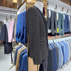2025 Otoño <span class=keywords><strong>Invierno</strong></span> conjunto <span class=keywords><strong>de</strong></span> traje <span class=keywords><strong>de</strong></span> 3 piezas para hombre con cuello en V <span class=keywords><strong>de</strong></span> un solo pecho estampado Casual anfitrión traje <span class=keywords><strong>de</strong></span> <span class=keywords><strong>boda</strong></span> - Product Image 4