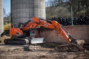 Excavadora de cadenas Develon DX235LCR de 24 toneladas con reducción de giro de cola, excavadora hidráulica para construcción en espacios confinados - Product Image 2