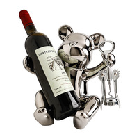 2026 Vente en gros Meuble à vin de luxe haut de gamme en forme d'ours, style animalier créatif, émaillé rouge, ornement décoratif lumineux pour salon et maison