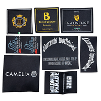 Étiquettes de vêtements damassées tissées personnalisées en forme de rouleau à pli central lavable bord découpé au laser pour vêtements sacs logo de marque étiquettes principales