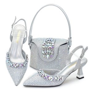 Set di <span class=keywords><strong>Scarpe</strong></span> da Sposa e Pochette Abbinata per <span class=keywords><strong>Donna</strong></span>, Tomaia in Vera Pelle, Tacchi a Spillo, Cinturino con Fibbia Dorata - Product Image 2