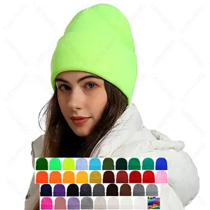 Оптовая продажа, зимние однотонные шапки унисекс, 100% акриловые теплые вязаные шапки с манжетами, нашивки с логотипом на заказ