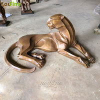 Sculpture d'animal en bronze métallique grandeur nature, statue de guêpe de la savane à vendre