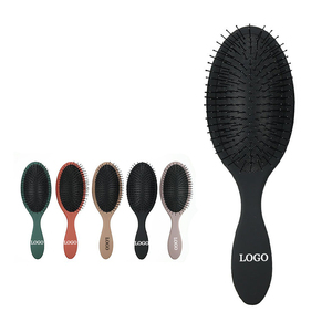 Brosse à cheveux mate de haute qualité avec logo personnalisé, usage en salon, massage, poils moelleux, lisses, bouclés, brosses à long manche, peigne pour filles et femmes - Product Image 1