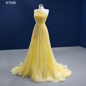 Rsm67535 2022 Vestido de Noche Sexy con Lentejuelas y Encaje Amarillo, Diseño de Última Moda con un Hombro Descubierto - Product Image 2