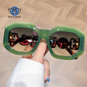 Teenyoun Marca Nombre Categoría <span class=keywords><strong>Gafas</strong></span> <span class=keywords><strong>de</strong></span> <span class=keywords><strong>sol</strong></span> cuadradas <span class=keywords><strong>de</strong></span> gran tamaño Mujeres Etiqueta privada <span class=keywords><strong>Gafas</strong></span> <span class=keywords><strong>de</strong></span> <span class=keywords><strong>sol</strong></span> Hombres 2024 Venta al por mayor - Product Image 4