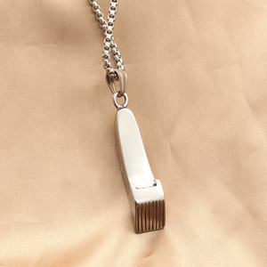 Colgante de Acero Inoxidable con Diseño de Máquina de Cortar Cabello, Estilo Geométrico Retro, Joyería de Moda para Hombre, Incluye Cadena - Product Image 2