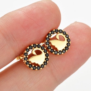 ER1315-1316 Orecchini a Perno Rotondi a Forma di Cigno in Ottone Placcato Rodio con Zirconi Neri alla Moda per Feste - Product Image 4