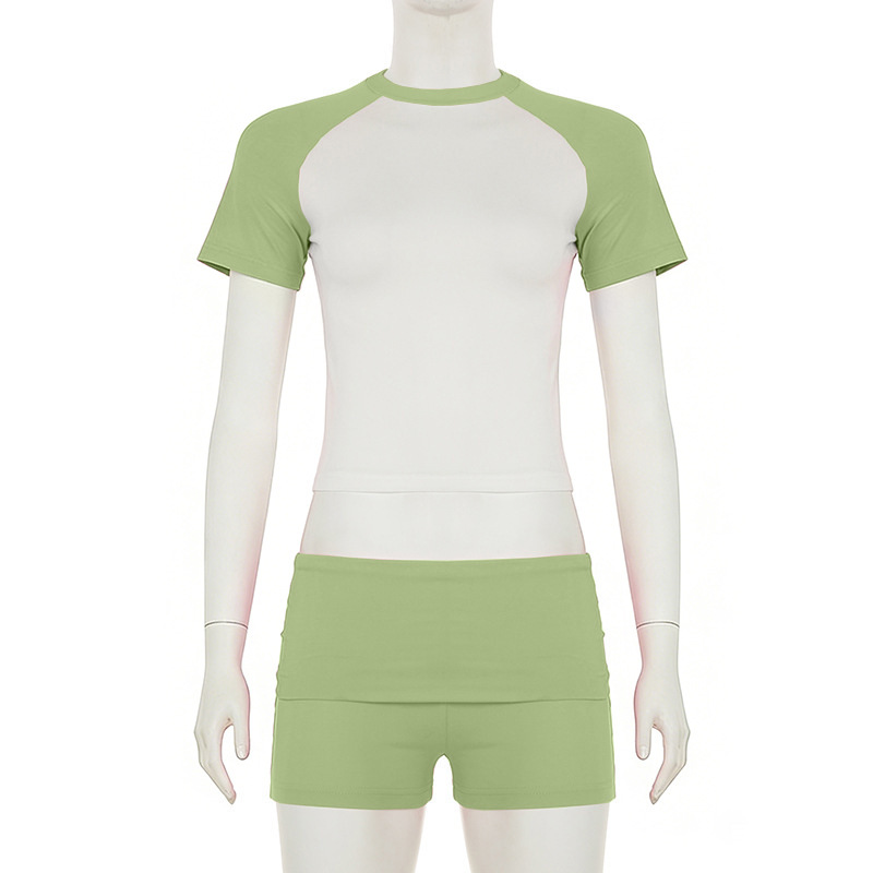Costume vert clair à manches courtes