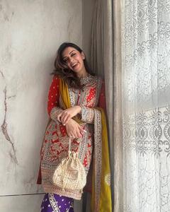 Ropa étnica india Conjunto de tres piezas Ropa de mujer Impreso Kurtis indio con pantalones Palazzo Material de alta calidad - Product Image 1