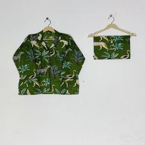 Exportador Indio Ofrece Conjunto de Pijama de Algodón con Estampado de Selva Verde, Ropa de Dormir con Estampado Floral Hecho a Mano, Disponible a Precio de Mayoreo - Product Image 2