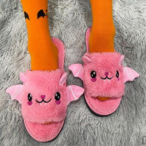 Adorables Pantuflas Góticas Cómodas y Cálidas con Diseño de Murciélago para Interiores, para Adultos y Niños - Product Image 1
