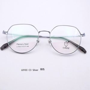 แว่นตาทรงกลมเล็กน้ำหนักเบาสไตล์พังก์สำหรับวัยรุ่น รุ่น L0103 กรอบเต็มแบบยูนิเซ็กซ์ ขาแว่นทำจากโลหะเมมโมรี่ไดเร็กท์และเลนส์ PC - Product Image 3